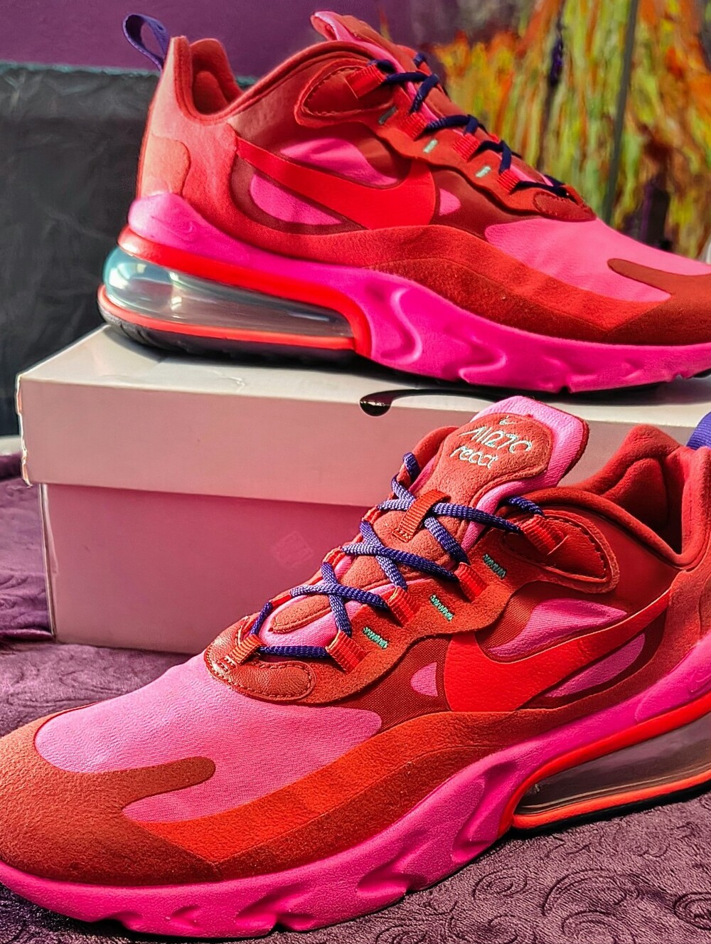 NIKE "Air Max 270 React" Mystic Red Pink Blast. . .